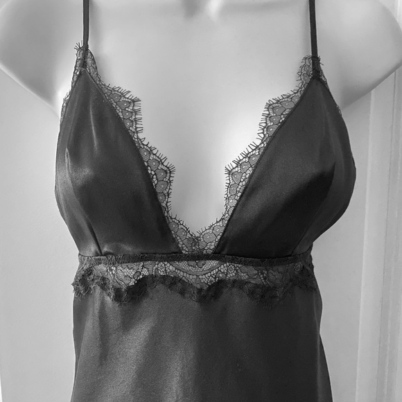 NWT Victoria's Secret Satin Slip w/Chantilly Lace - Picture 2 of 4